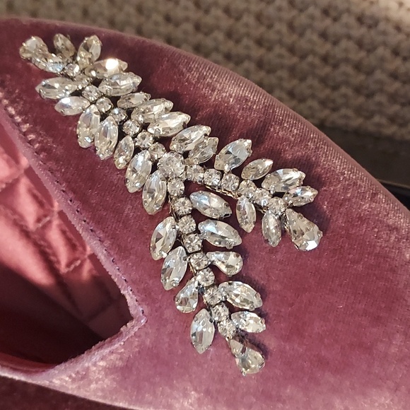 Birdies The Swan Jeweled Raspberry Velvet Mule - Picture 4 of 15